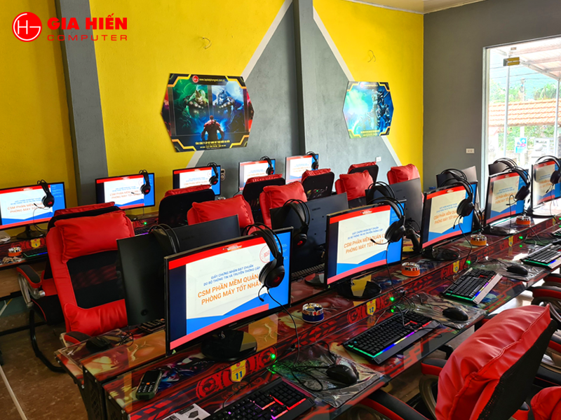 Phòng game được thiết kế theo mô hình Cyber game mini với tông màu Vàng - Ghi là chủ đạo.